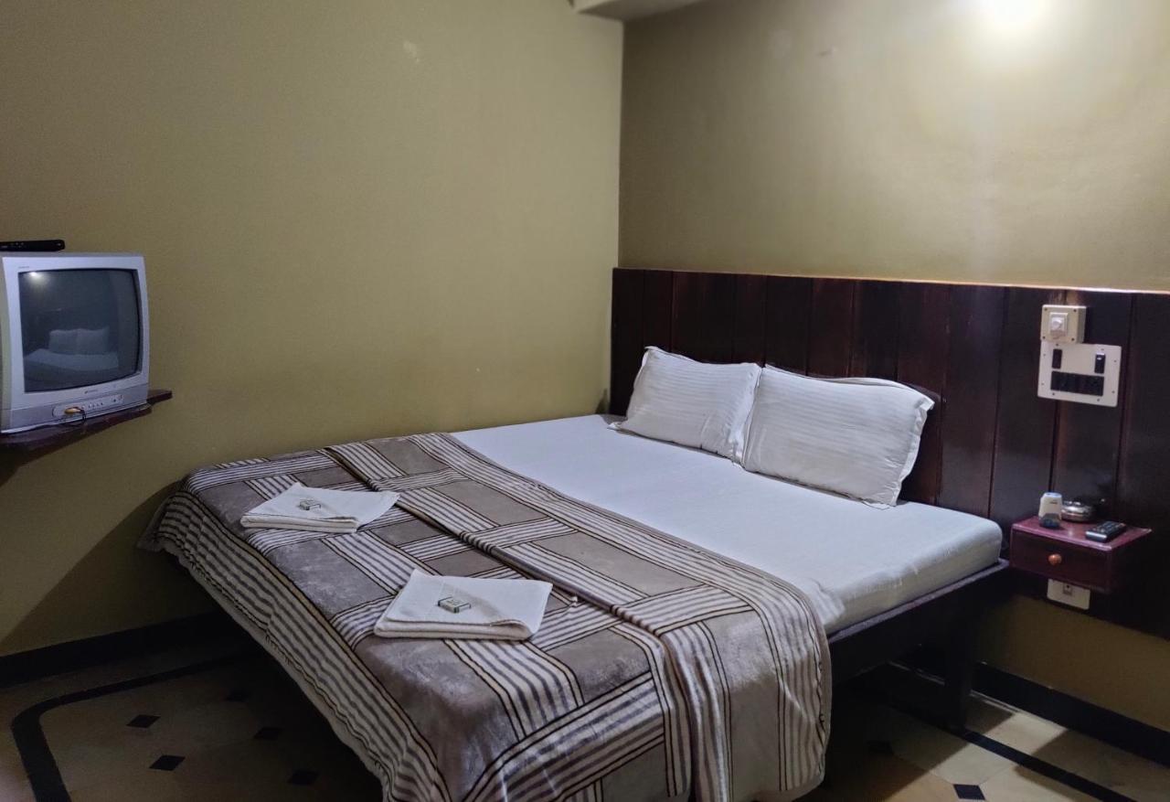 Hotel Caveri Comfort Inn Madikeri Zewnętrze zdjęcie
